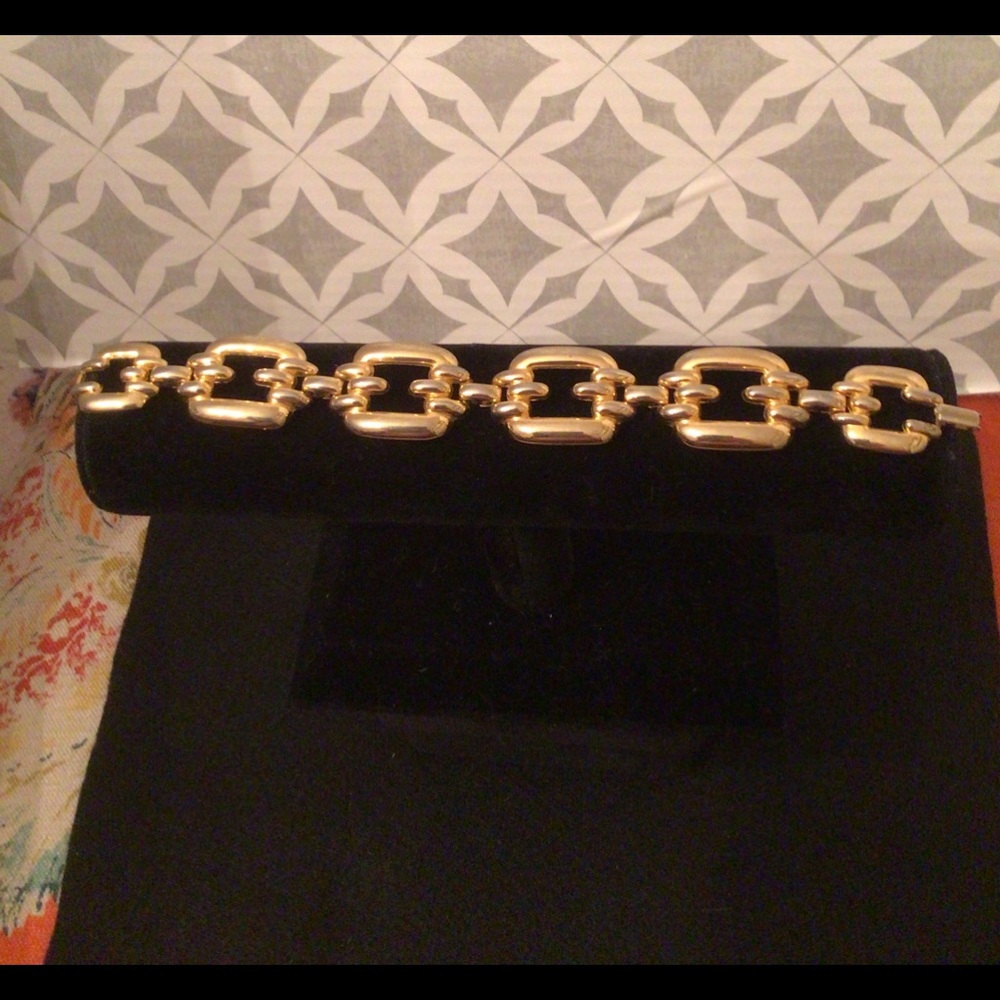Gold Tone Fashion Bracelet w Square Links